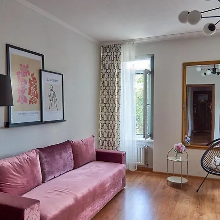 Apartment On Kyryla & Mefodia *