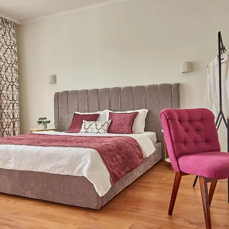 On Kyryla & Mefodia Appartement