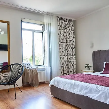 On Kyryla & Mefodia Apartment