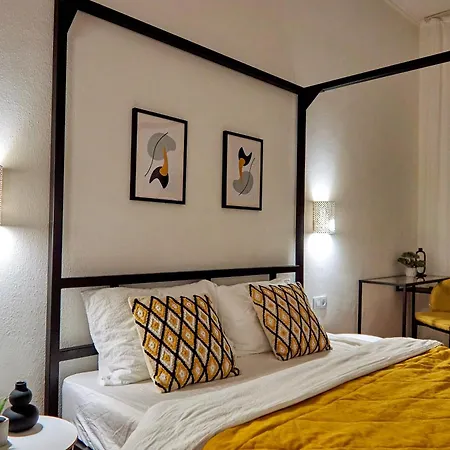 On Kyryla & Mefodia Appartement