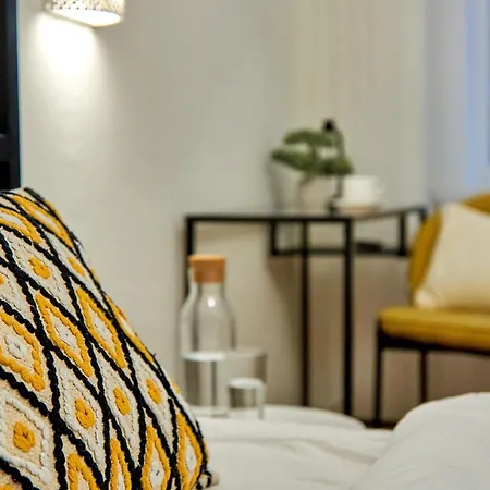 Apartment On Kyryla & Mefodia *