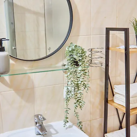 Apartment On Kyryla & Mefodia *