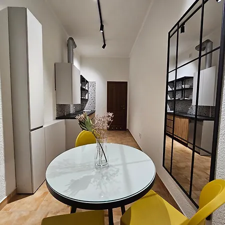 Apartment On Kyryla & Mefodia