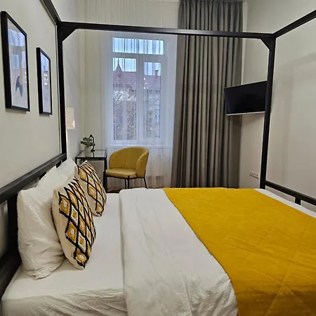 Apartment On Kyryla & Mefodia *